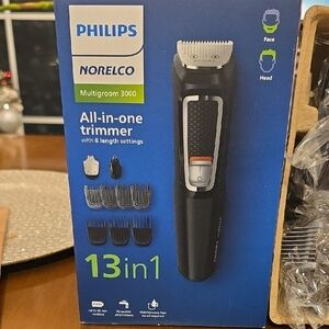 Philips Norelco Multigroom 3000 Black and Silver Trimmer